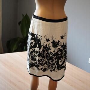 Striking Botanical Print Linen Skirt - Elegant Monochrome Artistry - Gently used